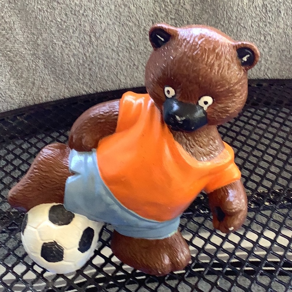 Tera-cotta bear.